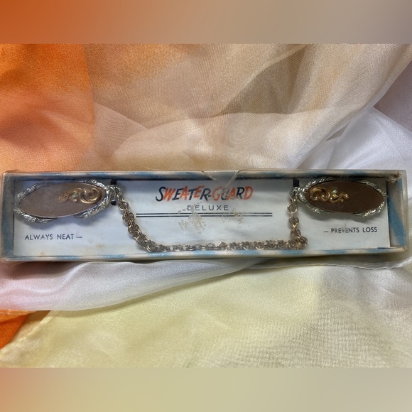 VINTAGE SWEATER-GUARD IN ORIGINAL BOX - UNSIGNED - Picture 5 of 14